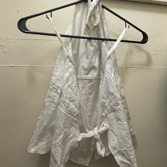 Small white tank - Picture 2 of 2